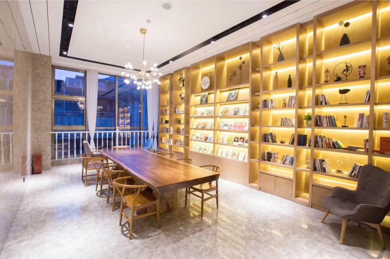 贵阳未来方舟亚朵酒店 外观 照片